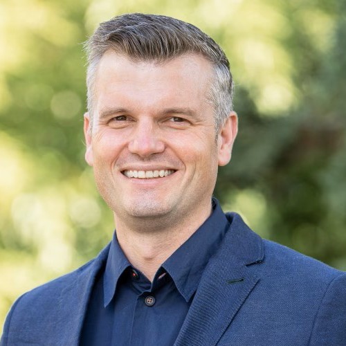 Tom HALL